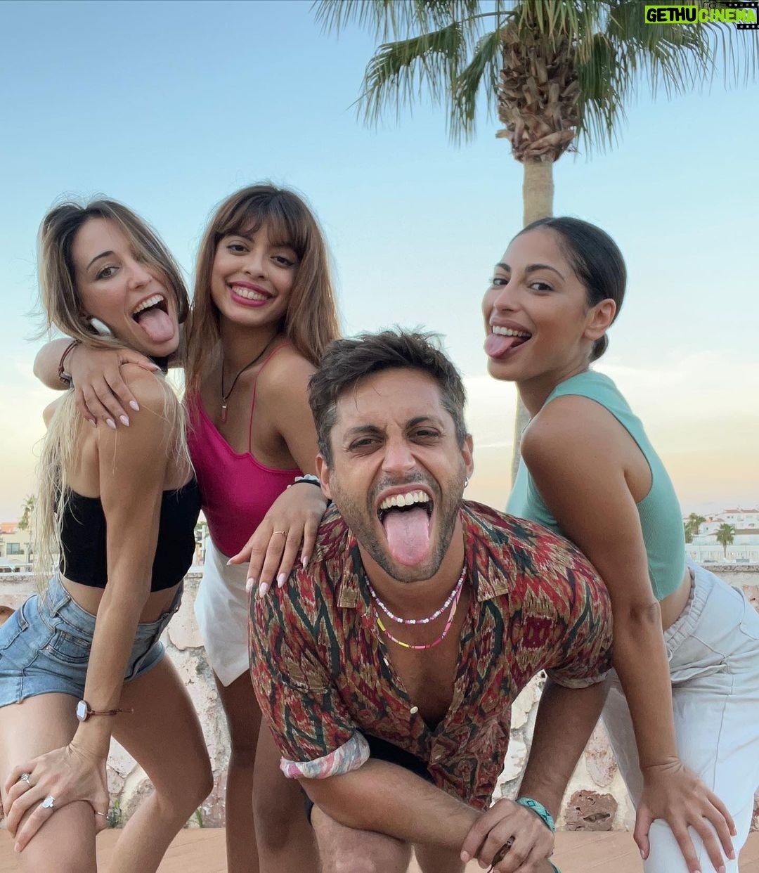 Mina El Hammani Instagram - Cada segundo a vuestro lado me habéis hecho la mujer más feliz del planeta🥹 @javierariano7 @lauramontesinos43 @marianasalazar.r OS AMOOOOOOOOOOOOOOOOOOOOO!!!!!!!♥️♥️♥️♥️♥️♥️♥️ @mrkilombo que descubrimiento de ser humano querido 💙 Gracias infinitas @ivankhanet @lagoresortme @aquarium_rte por cuidarnos tanto y mimar cada detalle! 🙏🫶 Lago Resort Menorca, Suites Del Lago