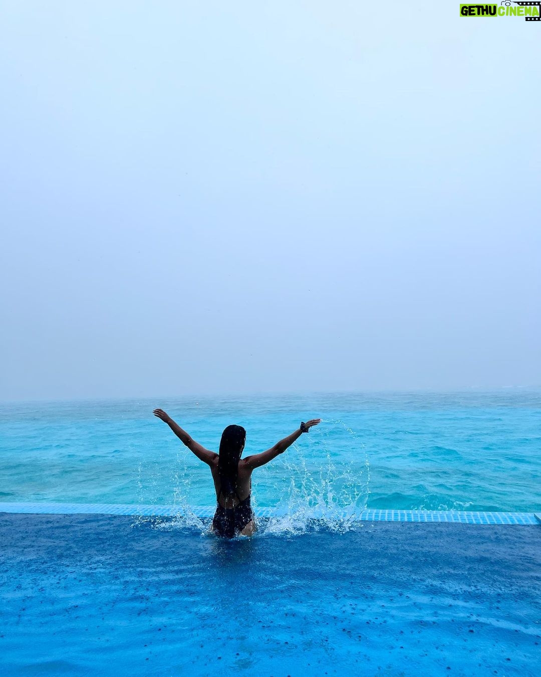 Mina El Hammani Instagram - Fue en ese momento Emerald Maldives Resort & Spa