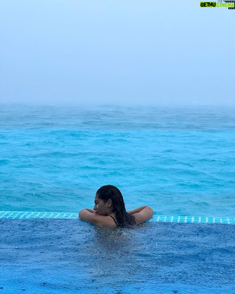Mina El Hammani Instagram - Fue en ese momento Emerald Maldives Resort & Spa