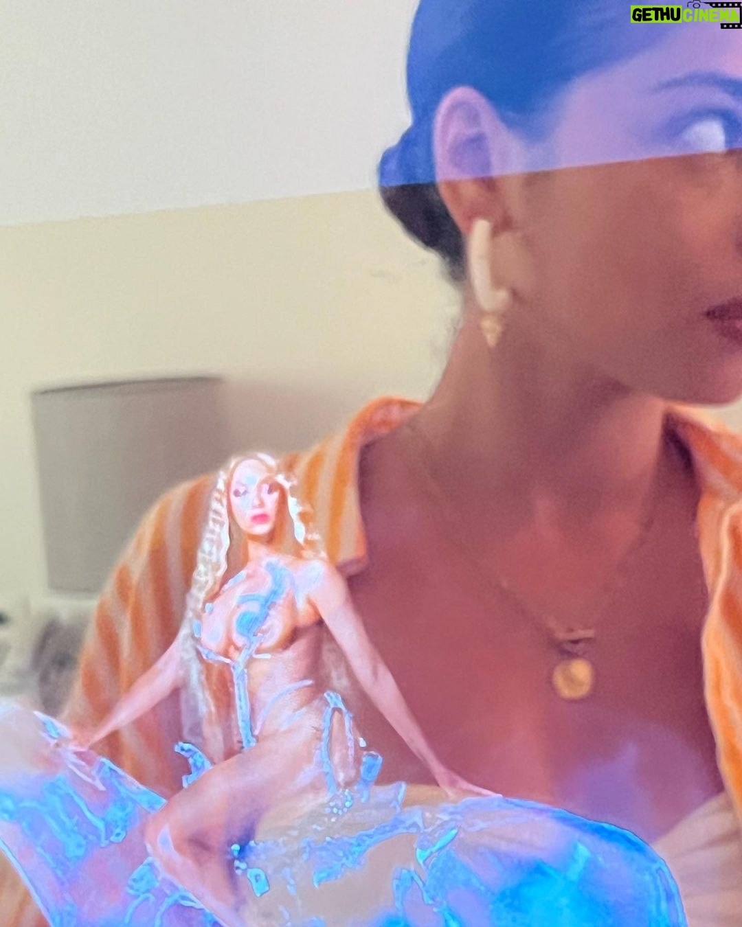 Mina El Hammani Instagram - Mi reina apareciendo en los momentos oportunos 🤍