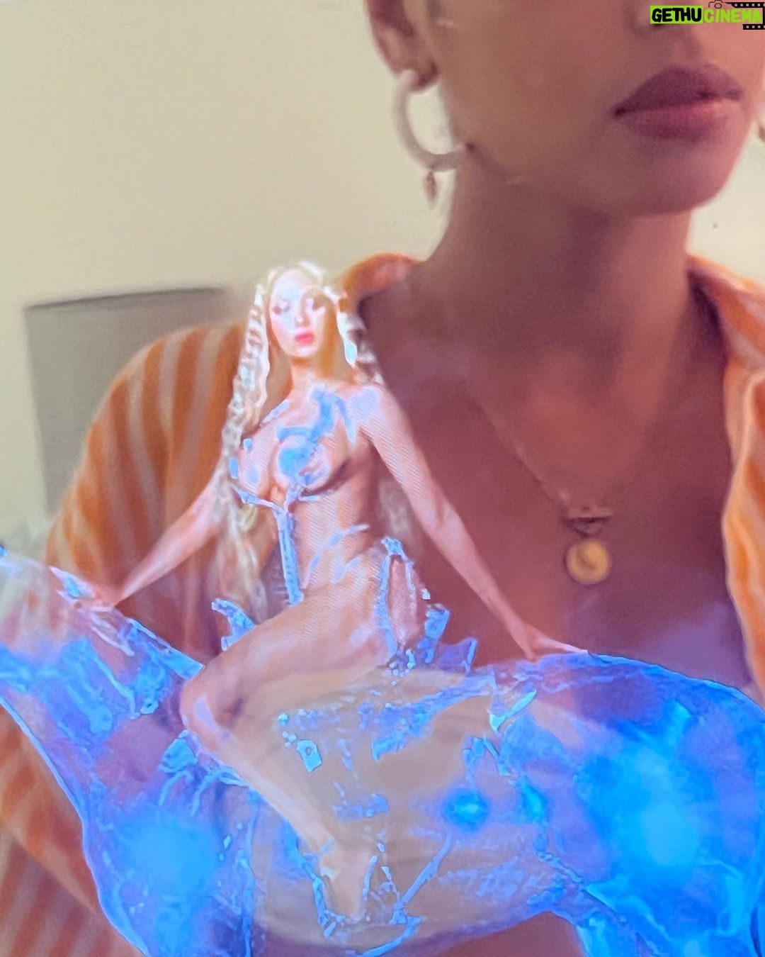 Mina El Hammani Instagram - Mi reina apareciendo en los momentos oportunos 🤍