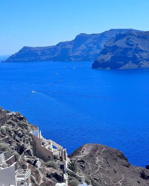 Mina El Hammani Instagram - Santorini 🦋 you have a place in my heart

@astrasuites Thank you for making this days unforgettable 💙