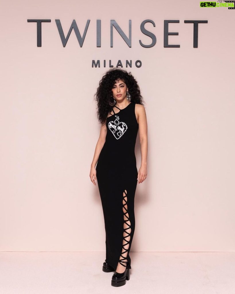 Mina El Hammani Instagram - Milán x Twinset 🌹 @twinsetofficial #twinsetmilanoFW24 #twinsetmilano #publi Milan, Italy