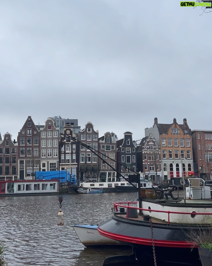 Mina El Hammani Instagram - Os adoro amiguitos de mi corazón 🍀🌹 Amsterdam, Netherlands