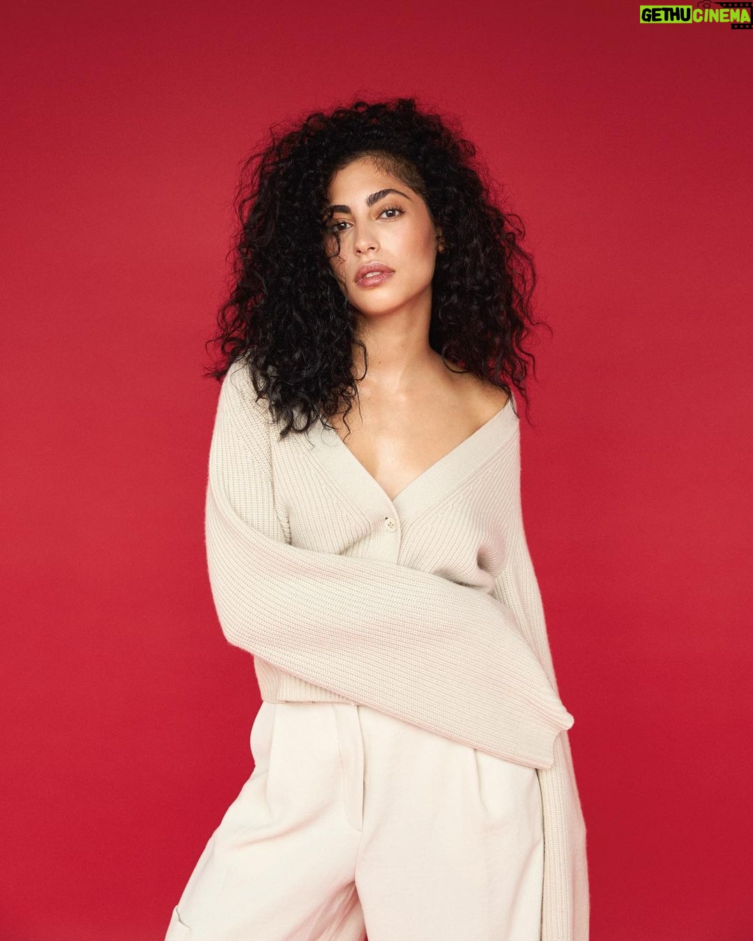 Mina El Hammani Instagram - @woman_es 🌹🌹🌹🌹🌹🌹🌹 Fotografía: @rubenvega_ Directora de moda: @martalasierra22 Maquillaje y peluquería: @pilarlucasmakeup para @theartistalents @keka_luca @hudabeauty y @ghdspain Entrevista: @esteragu Asistente de estilismo: @begogarar Asistente de fotografía: @angstadtgram Asistente de maquillaje y peluquería: @makeup.miren @theartistalents Producción: @elena.gs10 Director de arte: @raulcelestino Agradecimientos: @monparnasse_es @sofiapedroche @ainhoaa.hernandez