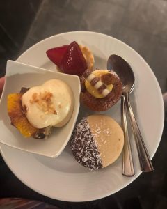 Mina El Hammani Instagram - 🌴☀️❤️🍨🤤✨ @seasidepalmbeach #SeasidePalmBeach @gcwellness #GCWellness #GranCanaria