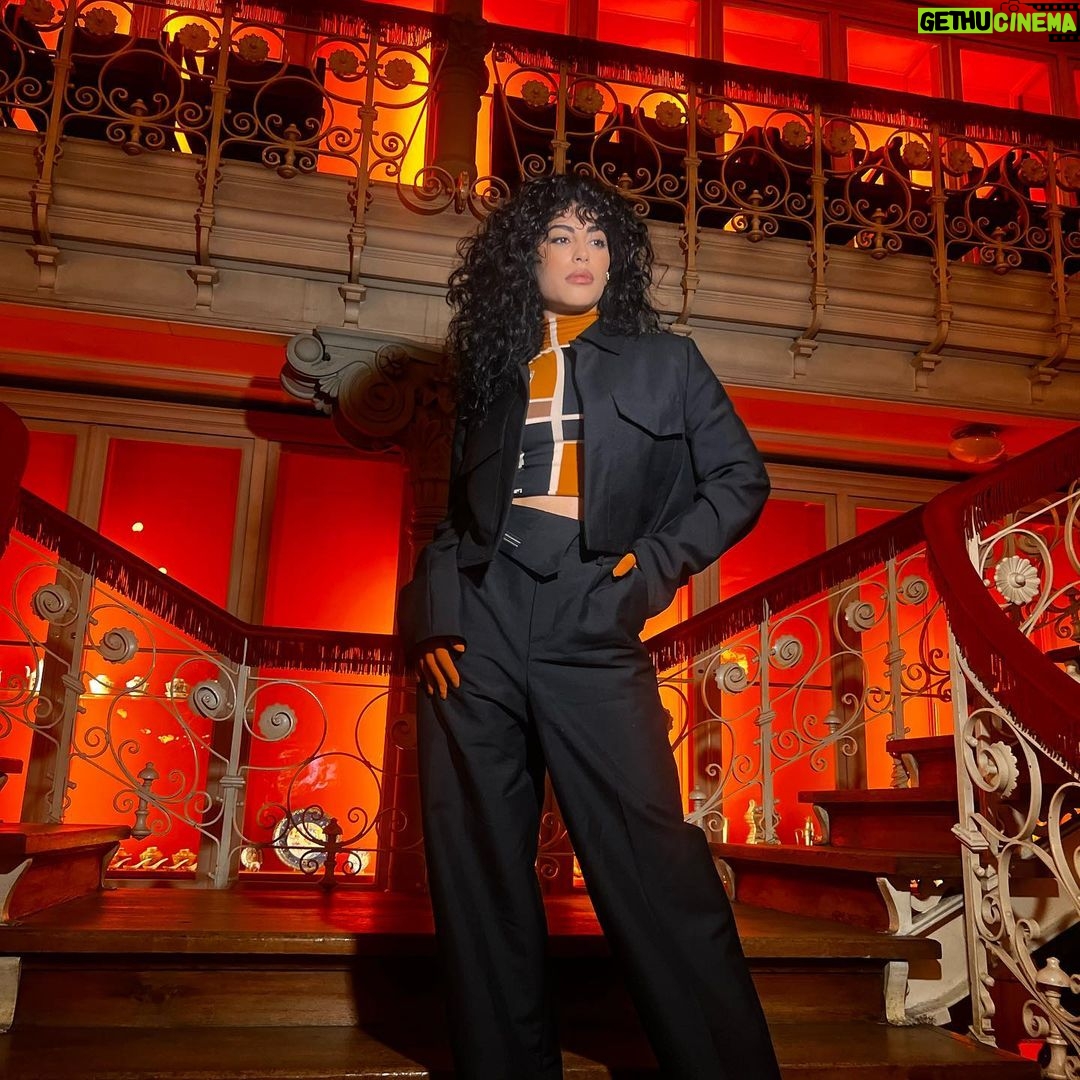 Mina El Hammani Instagram - ¡Qué bonito fue el estreno de Operación Marea Negra 3 en Lisboa! 💙 ¡Gracias a todo el equipo 🎬 Lisboa, Portugal
