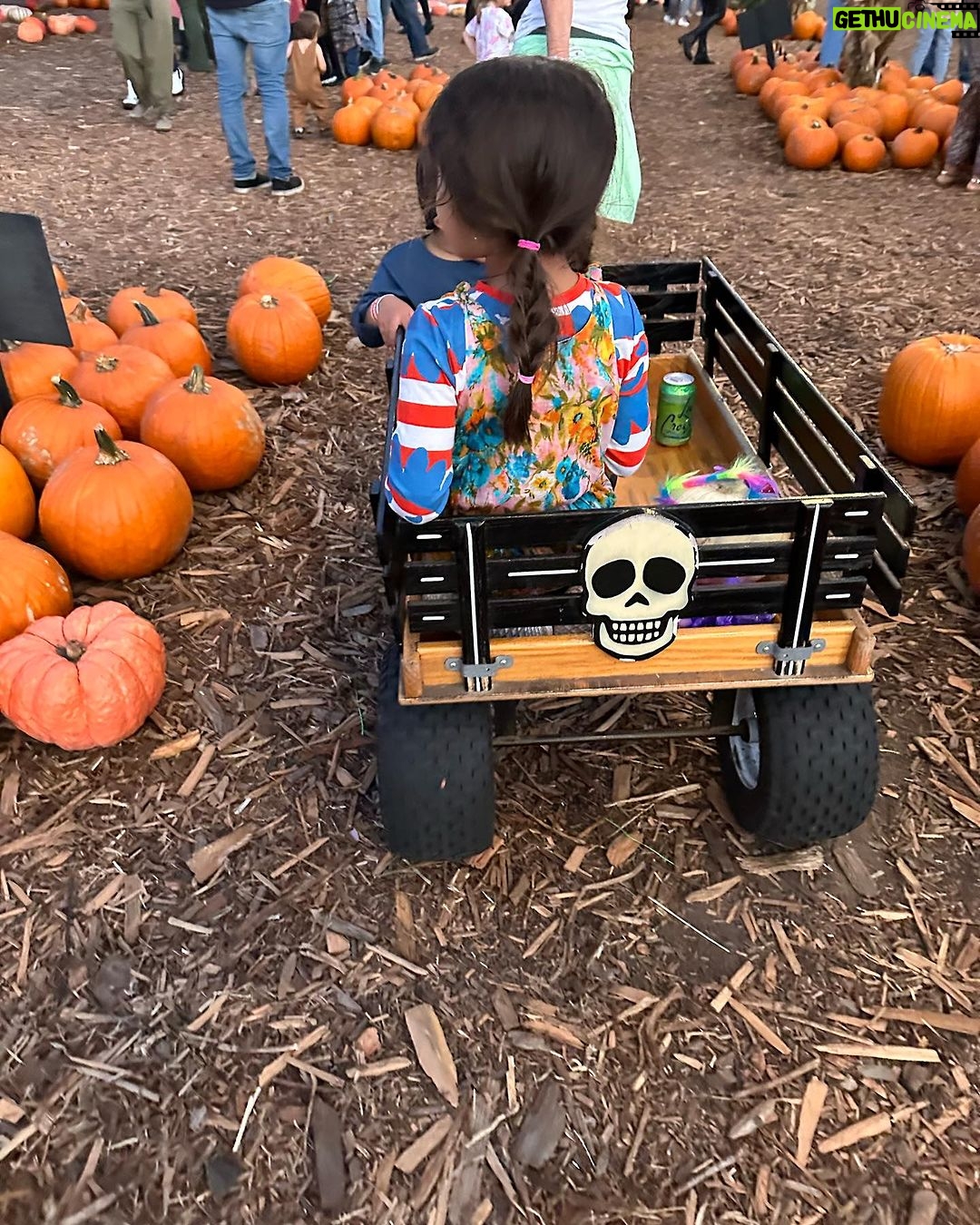 Mindy Kaling Instagram - October ‘23 🎃👦🏽👧🏽👗👩🏾💻🧑🏾🍳