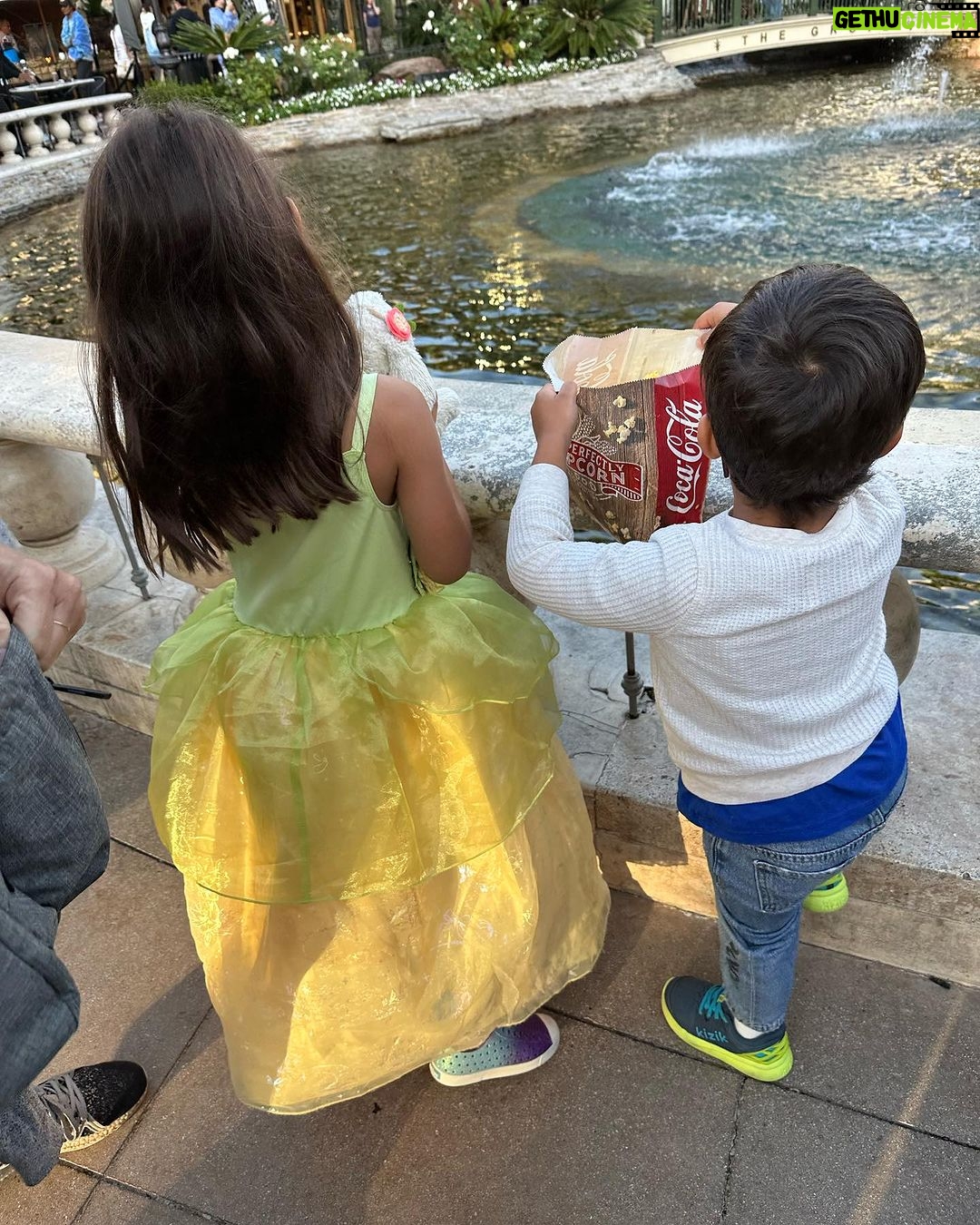 Mindy Kaling Instagram - October ‘23 🎃👦🏽👧🏽👗👩🏾💻🧑🏾🍳