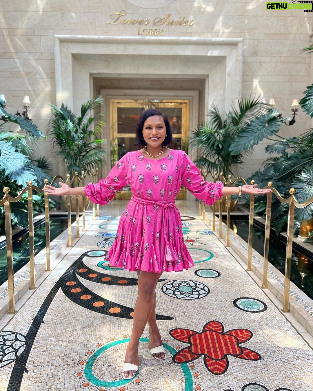 Mindy Kaling Instagram - Vegas pt. 2 👯♀️🍾❤️ @wynnlasvegas