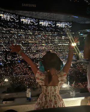 Mindy Kaling Instagram - Thank you so much @sofi and @taylorswift for the best first concert EVER for my daughter, Kit! She swapped friendship bracelets all night and got to hear her favorite Taylor song live, Cruel Summer! It was such a magical night.