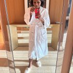 Mindy Kaling Instagram - Vegas pt. 2 👯‍♀️🍾❤️ @wynnlasvegas