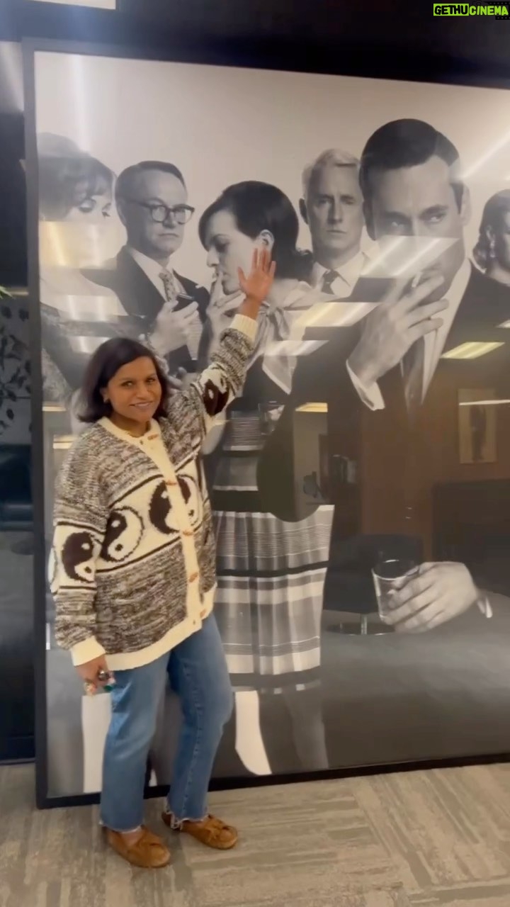 Mindy Kaling Instagram - Back home, jet lagged, frizzy hair, hi!