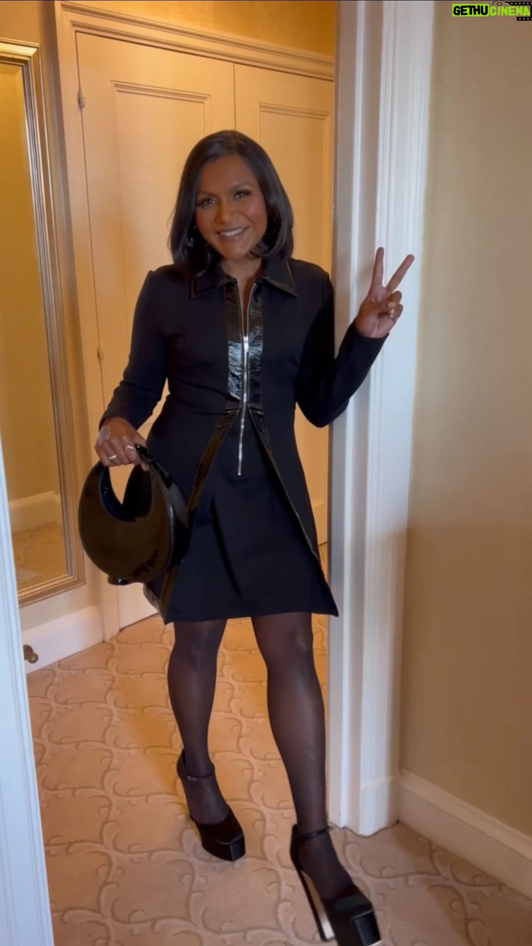 Mindy Kaling Instagram - Don’t you love New York in the fall? It makes me want to buy school supplies. I would send you a bouquet of newly sharpened pencils if I knew your name and address.