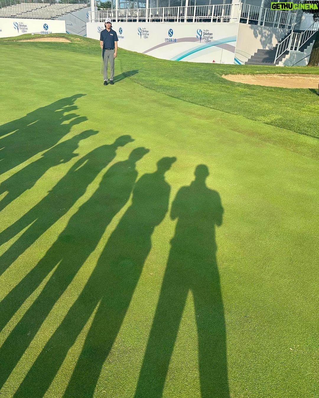 Minho Instagram - 신한동해오픈 채리티챌린지. . . . . . 인생 첫 개인 캐디님. 친구와 함께 버디. 스카이72오션코스