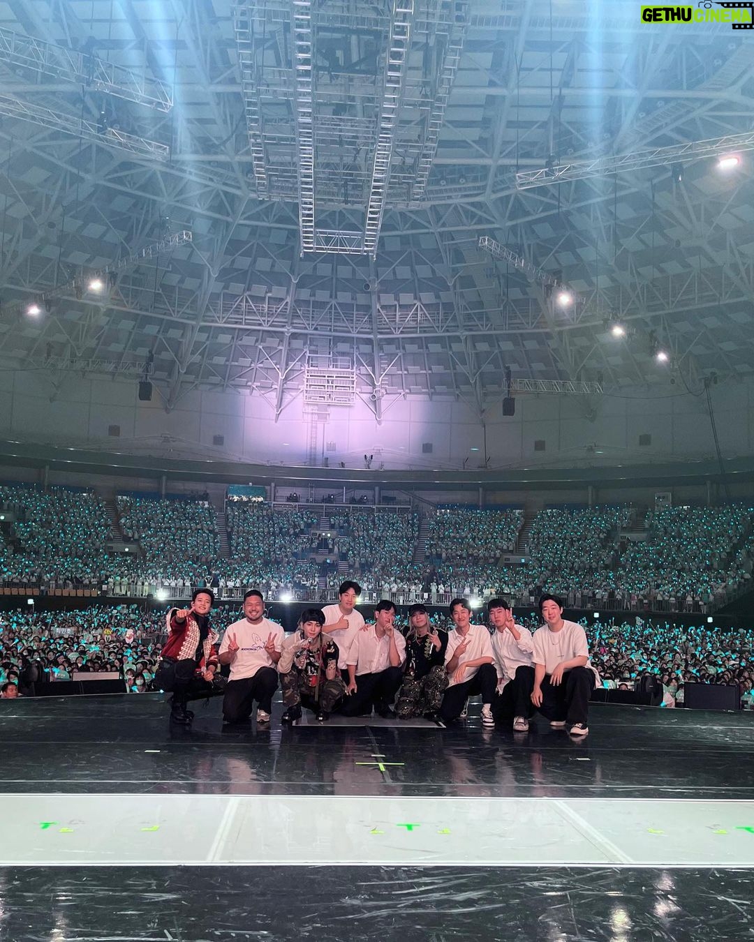 Minho Instagram - SHINee is BACK. . . . . . 잊지못할 추억을 만들어 주셔서 진심으로 감사합니다. 함께 고생해주신 모든 스텝분들에게 다시한번 감사드리고 수고 많으셨습니다! 덕분에 안전하게 무대 할수 있었습니다. 그리고 무대를 가득 채워주신 우리 샤이니월드..... 믿음에 꼭 보답 할수 있도록 노력 하겠습니다. 샤이니는 이제 시작입니다. 그리고 언제나 여러분이 제 희망입니다. KSPO DOME
