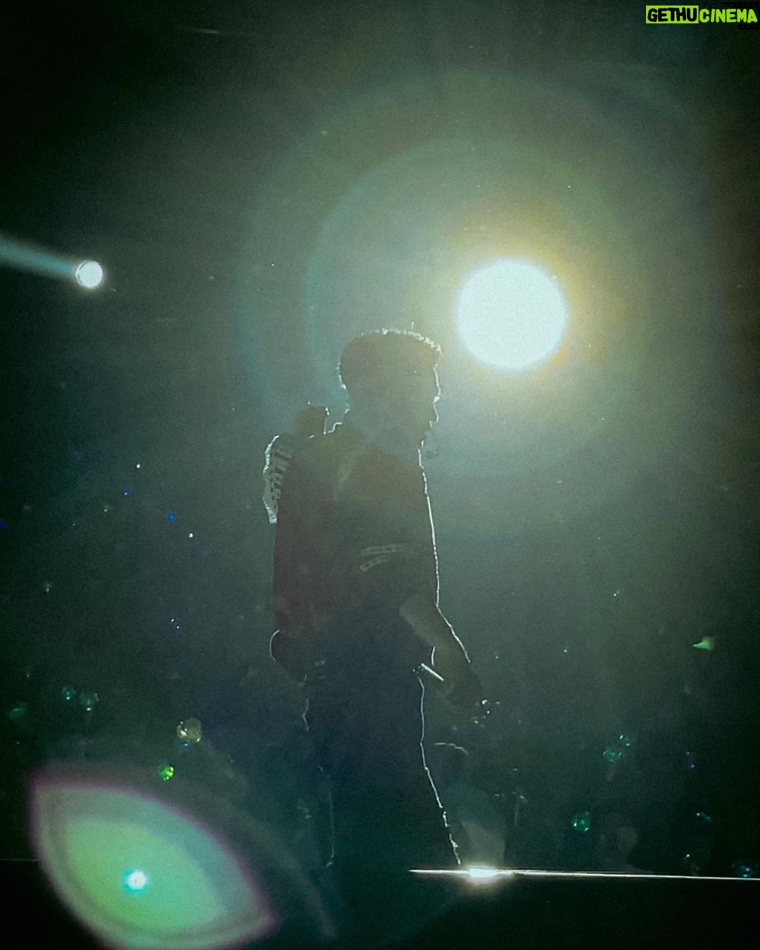 Minho Instagram - SHINee is BACK. . . . . . 잊지못할 추억을 만들어 주셔서 진심으로 감사합니다. 함께 고생해주신 모든 스텝분들에게 다시한번 감사드리고 수고 많으셨습니다! 덕분에 안전하게 무대 할수 있었습니다. 그리고 무대를 가득 채워주신 우리 샤이니월드..... 믿음에 꼭 보답 할수 있도록 노력 하겠습니다. 샤이니는 이제 시작입니다. 그리고 언제나 여러분이 제 희망입니다. KSPO DOME
