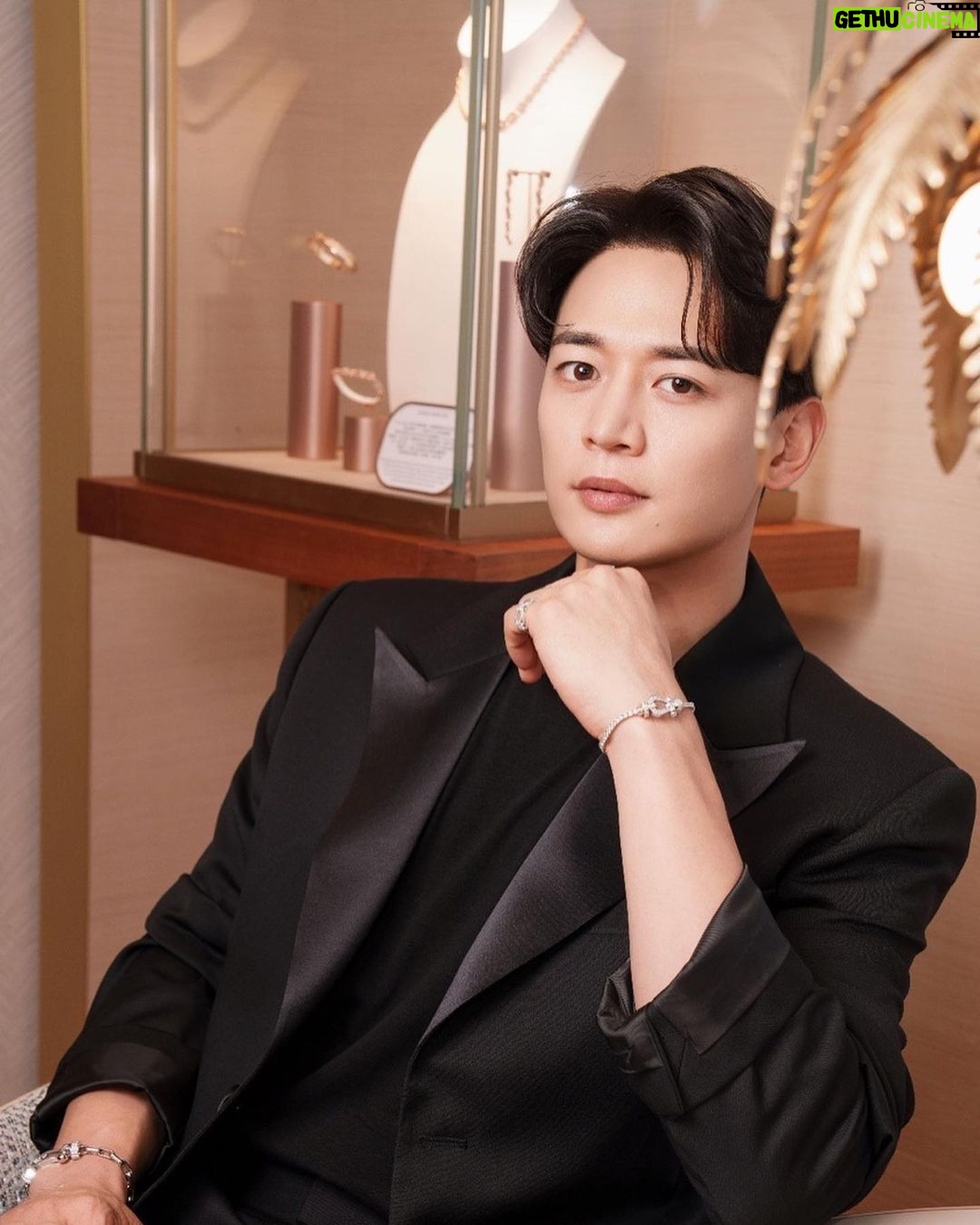 Minho Instagram - in hongkong. #FREDJewelry #FREDParis @fredjewelry Harbour City, TST