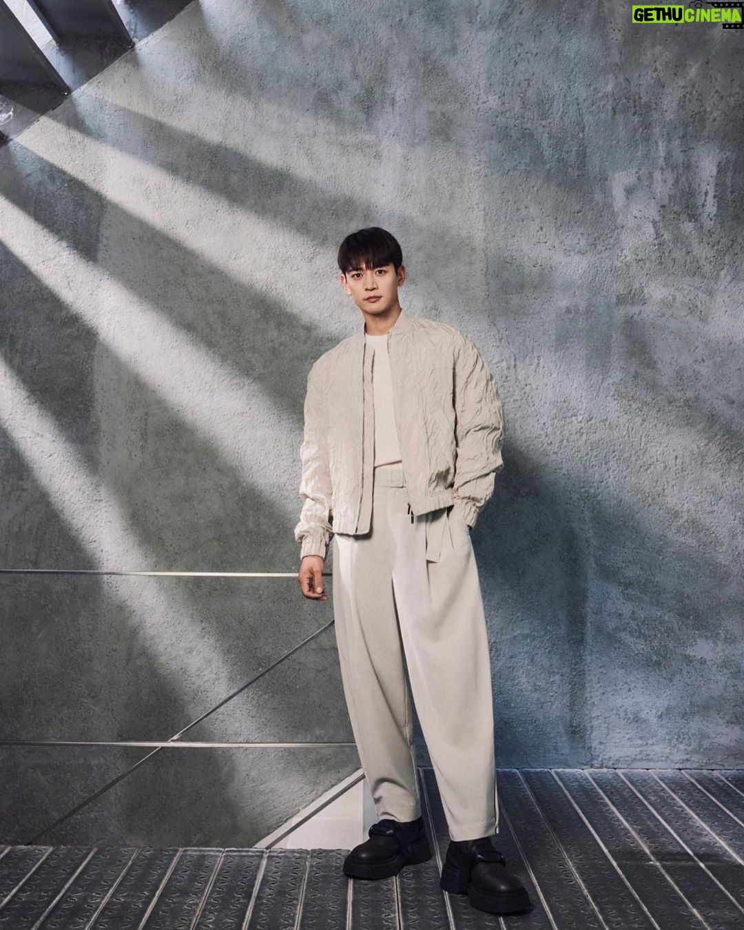 Minho Instagram - emporioarmani. @emporioarmani @sivillage #엠포리오아르마니 #emporioarmani #ad