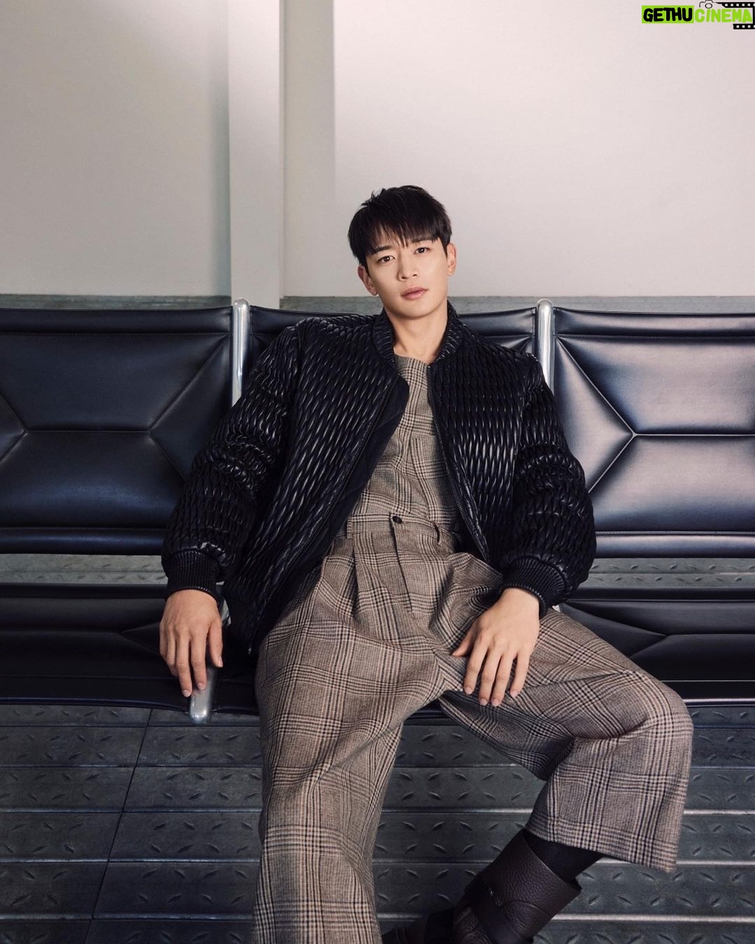 Minho Instagram - emporioarmani. @emporioarmani @sivillage #엠포리오아르마니 #emporioarmani #ad