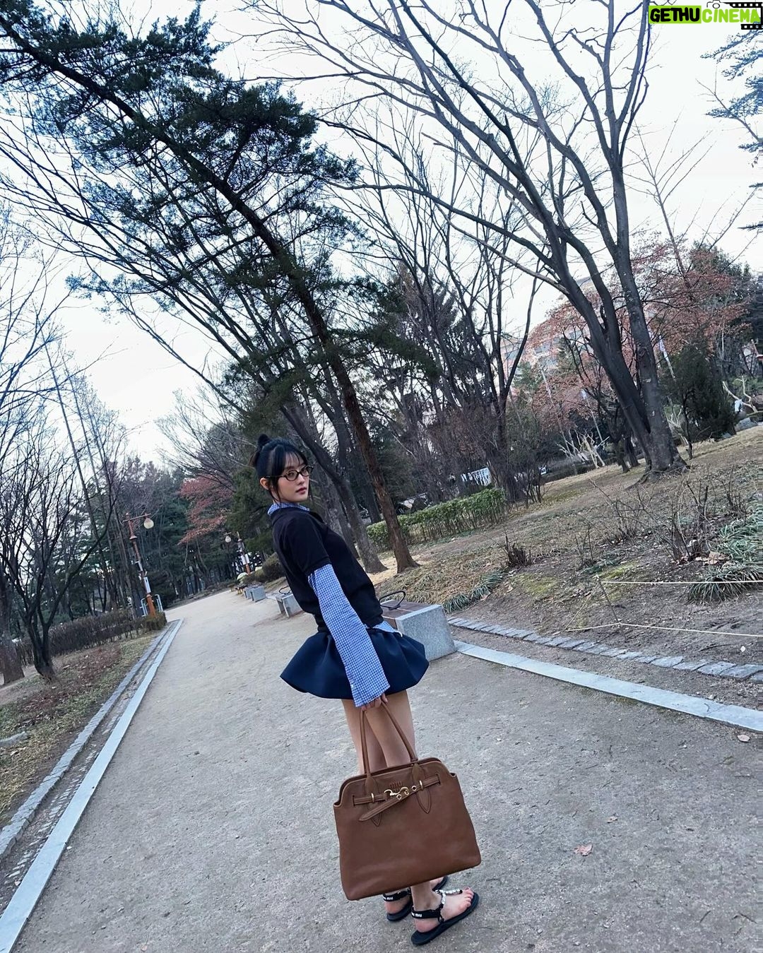 Minnie Instagram - 🤓🤎 @miumiu #miumiu #miumiuSS24