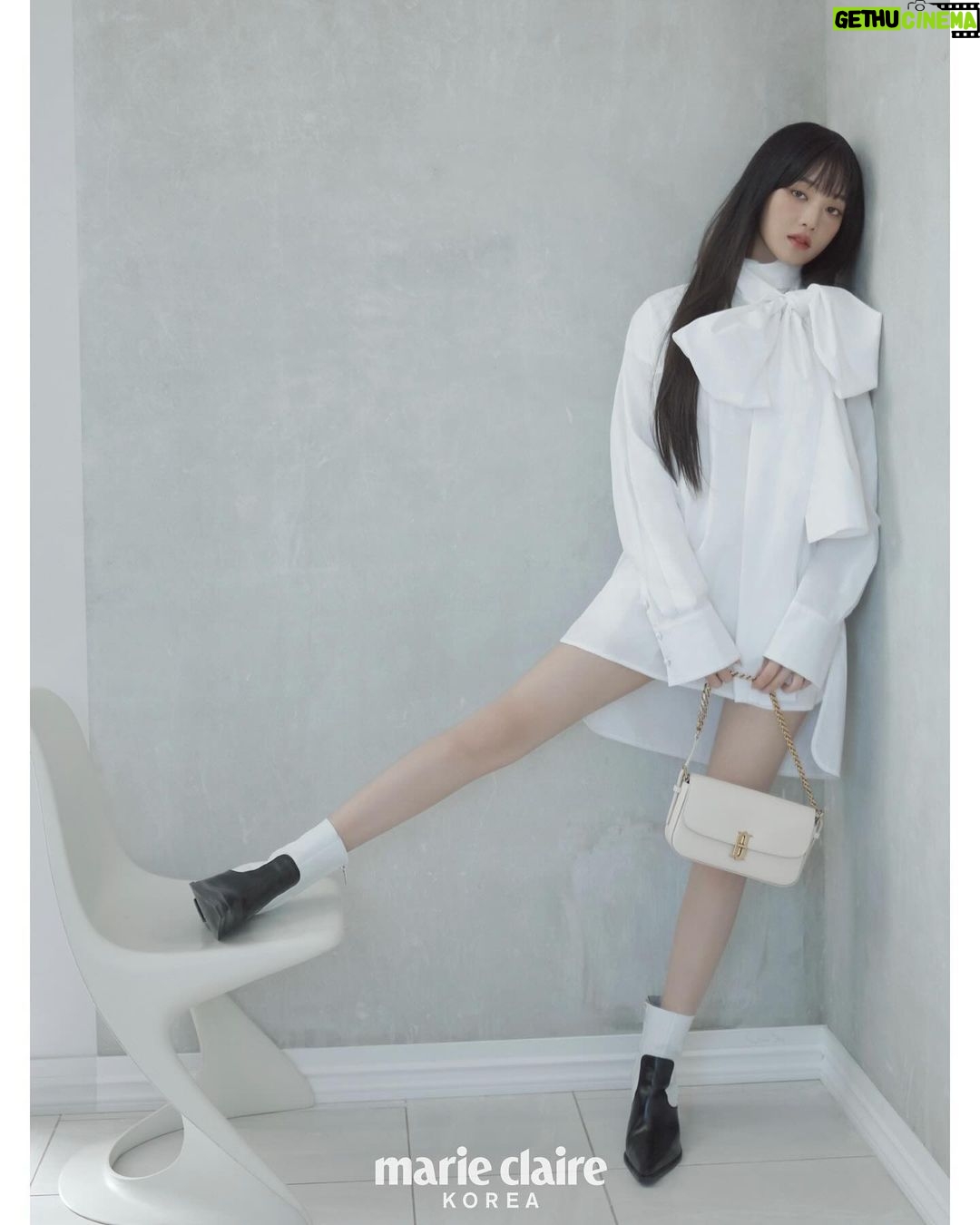 Minnie Instagram - 🐰🐱💕 @marieclairekorea @j.estinabag_official