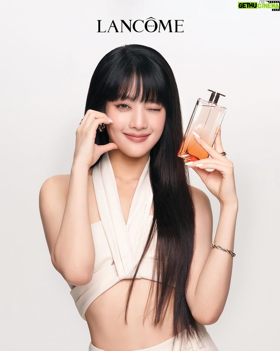 Minnie Instagram - ปลุกพลังความมั่นใจที่ซ่อนอยู่ ด้วยน้ำหอม IDÔLE NOW EDP FLORALE กลิ่นหอมสะท้อนตัวตนของมินนี่ ที่อยากให้ทุกคนได้สัมผัส🧡 @lancomeofficial #LANCOMETHAILAND #LANCOMExMINNIE