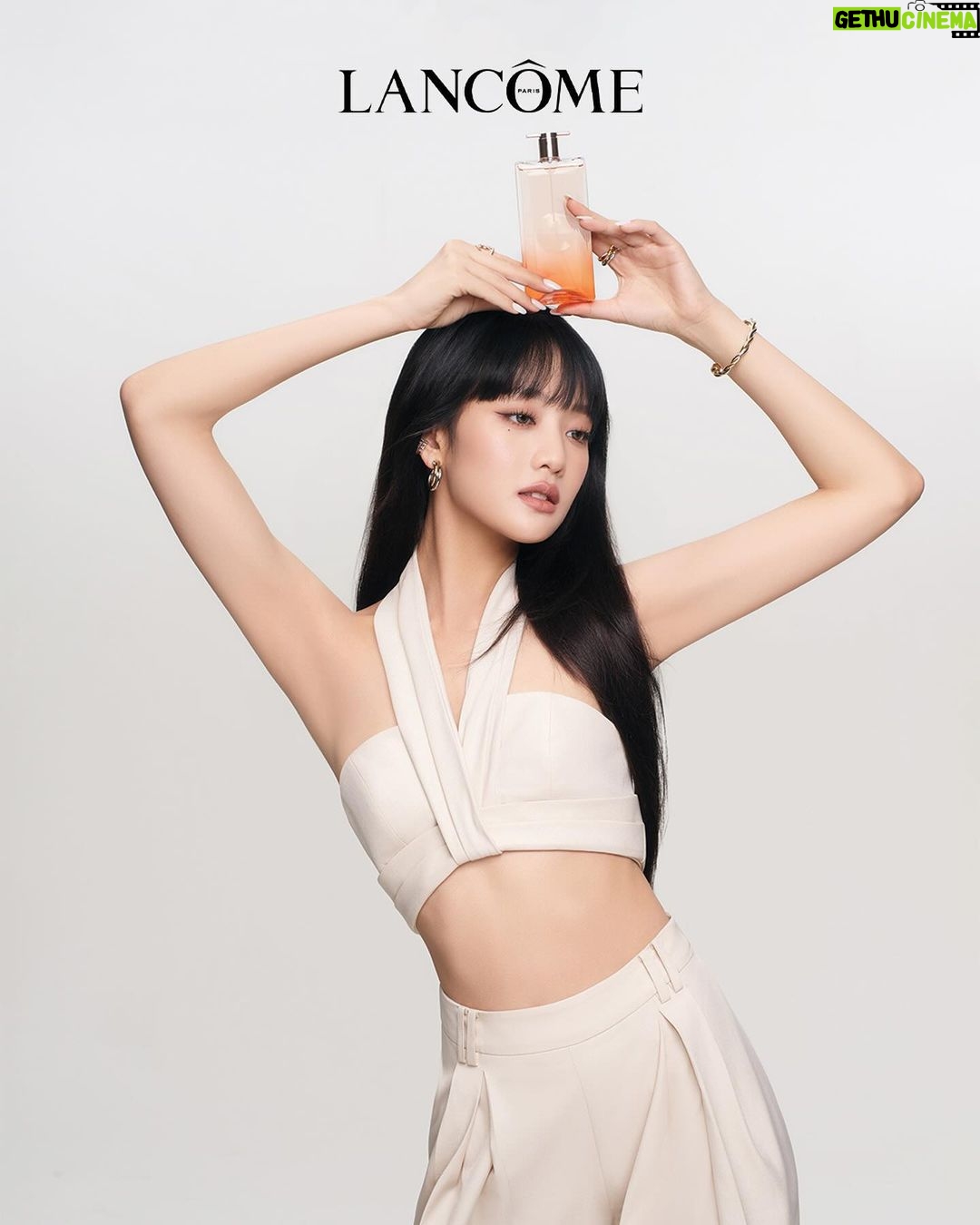 Minnie Instagram - ปลุกพลังความมั่นใจที่ซ่อนอยู่ ด้วยน้ำหอม IDÔLE NOW EDP FLORALE กลิ่นหอมสะท้อนตัวตนของมินนี่ ที่อยากให้ทุกคนได้สัมผัส🧡 @lancomeofficial #LANCOMETHAILAND #LANCOMExMINNIE