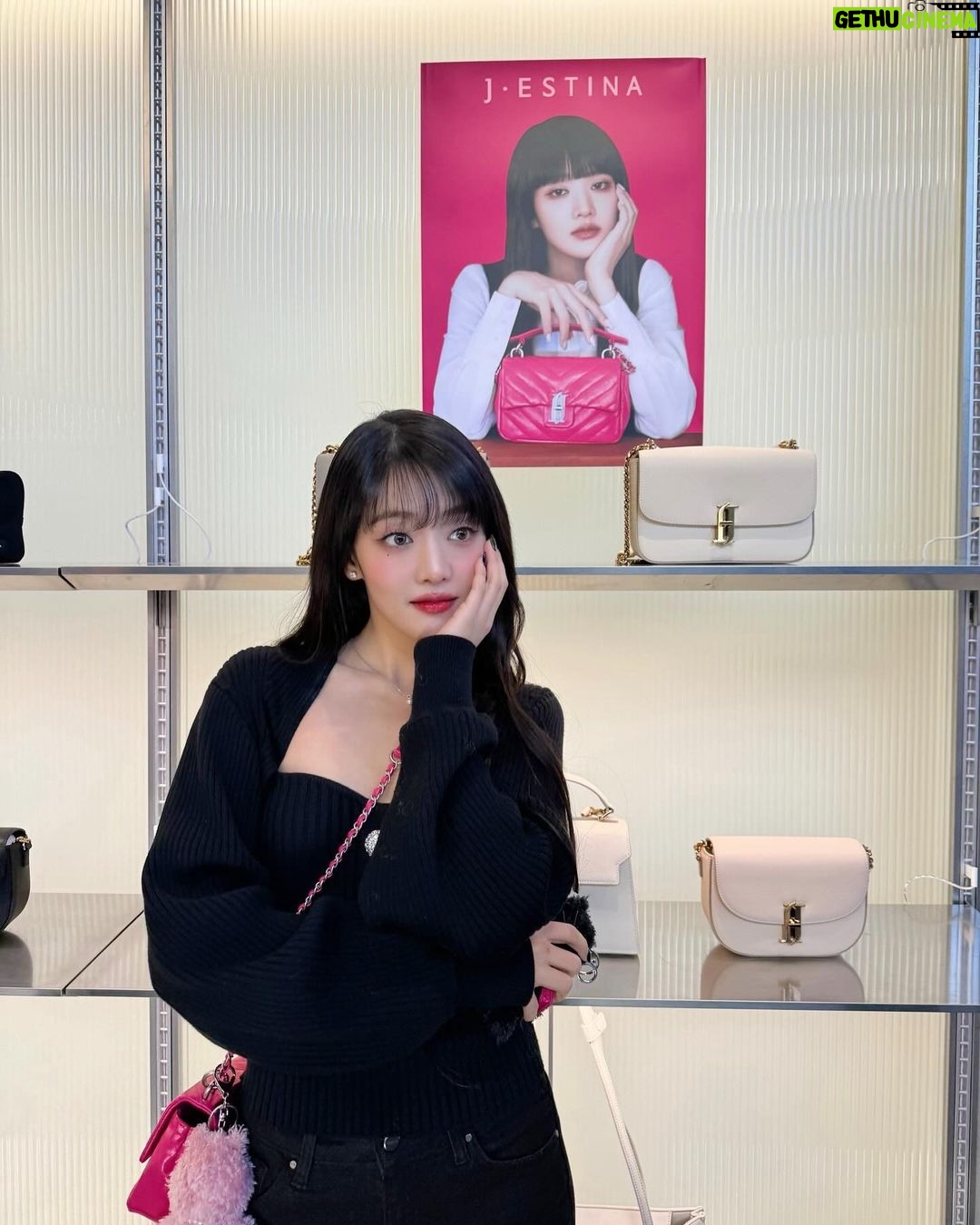 Minnie Instagram - 댕자의 제이에스티나 팝업 스토어 나들이ʕっ•ᴥ•ʔっ 여러분도 많이 놀러오세요~🐾🐱💕