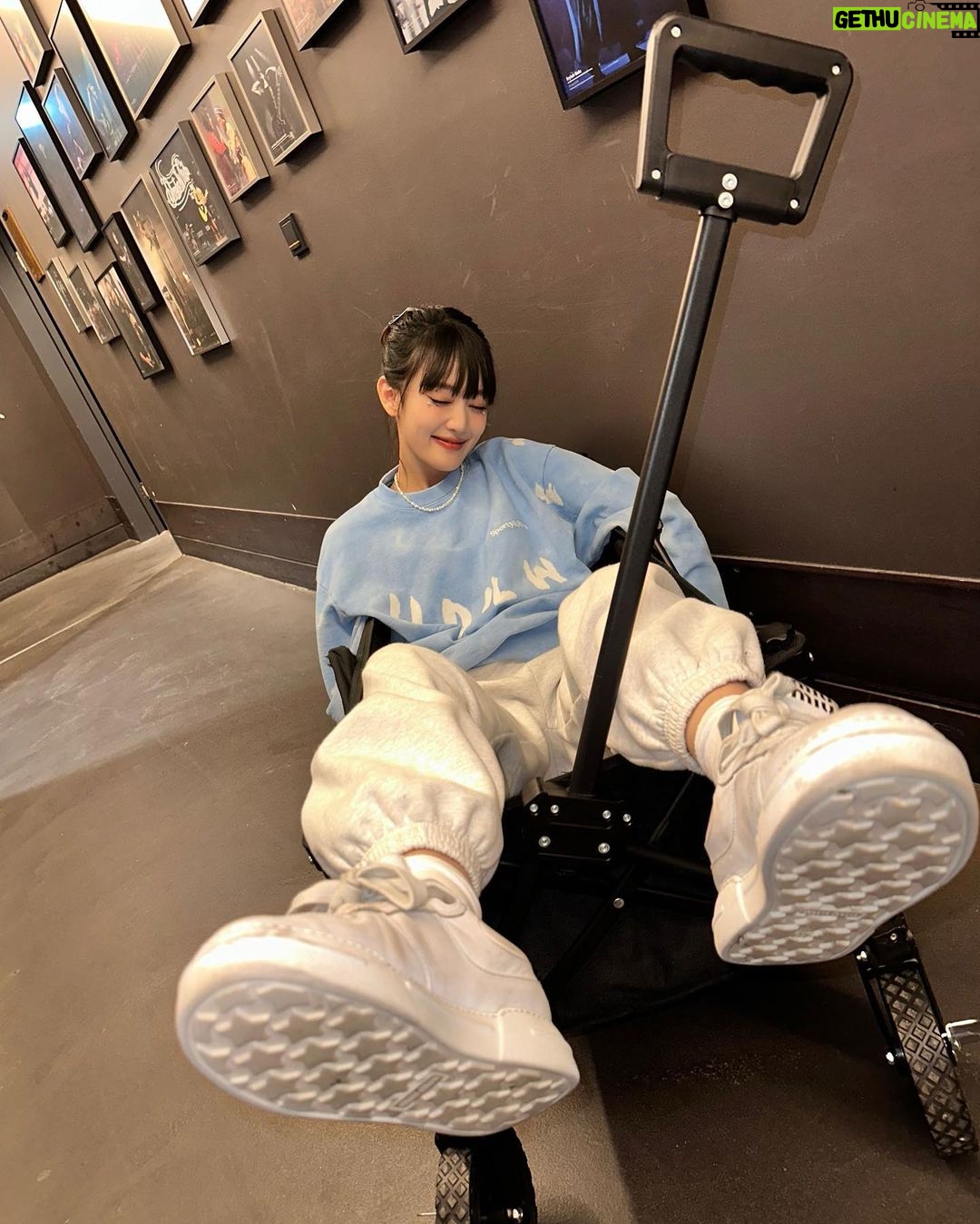 Minnie Instagram - put me in your pocket so I'll be close to you 네버버가 원하는거 다해줄게~🥺🩵