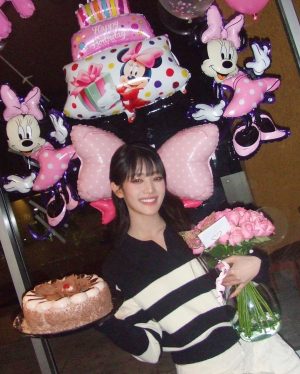 Minnie Instagram - 민니의 생일을 함께 축하해주신 모든분들께 진심으로 감사합니다💖 여러분 덕분에 누구보다 행복한 시간을 보냈어요! 네버버~ 늘 고맙고 사랑해요🥰 Thank you for all the lovely birthday wishes. I'm so thankful for all the beautiful people I have around me. Love you guys so much!🥺🫶🏻 ขอบคุณสำหรับทุกๆคำอวยพรนะคะ เป็นอีกปีที่มีความสุขที่สุดเลยค่า🥳💕