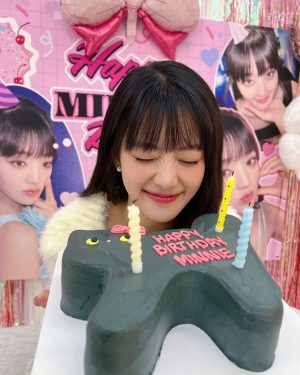 Minnie Instagram - 민니의 생일을 함께 축하해주신 모든분들께 진심으로 감사합니다💖 여러분 덕분에 누구보다 행복한 시간을 보냈어요! 네버버~ 늘 고맙고 사랑해요🥰 Thank you for all the lovely birthday wishes. I'm so thankful for all the beautiful people I have around me. Love you guys so much!🥺🫶🏻 ขอบคุณสำหรับทุกๆคำอวยพรนะคะ เป็นอีกปีที่มีความสุขที่สุดเลยค่า🥳💕