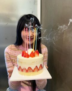 Minnie Instagram - 민니의 생일을 함께 축하해주신 모든분들께 진심으로 감사합니다💖 여러분 덕분에 누구보다 행복한 시간을 보냈어요! 네버버~ 늘 고맙고 사랑해요🥰 Thank you for all the lovely birthday wishes. I'm so thankful for all the beautiful people I have around me. Love you guys so much!🥺🫶🏻 ขอบคุณสำหรับทุกๆคำอวยพรนะคะ เป็นอีกปีที่มีความสุขที่สุดเลยค่า🥳💕