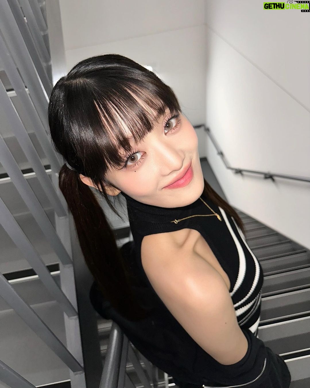 Minnie Instagram - 日本のネバーランドと一緒に楽しめてすごく幸せです。これからもたくさん会いましょう!(⺣◡⺣)♡🐈⬛💖 Tokyo 東京, Japan
