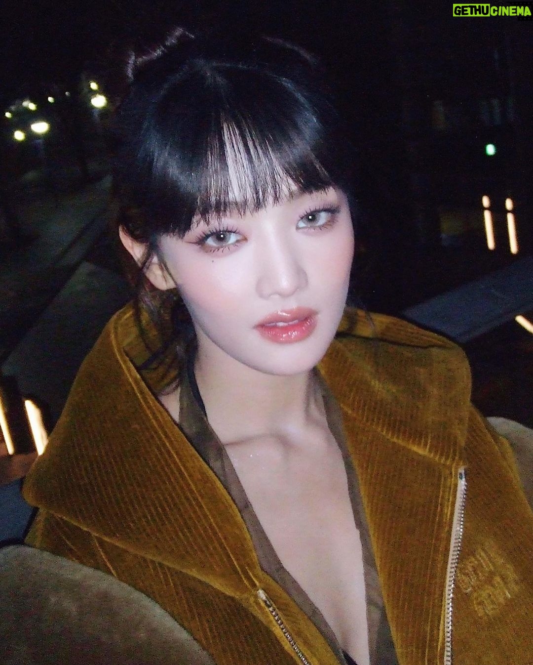 Minnie Instagram - Can't wait for the show! @miumiu 🤎✨ #MiuMiuSS24 #ê´‘ê³