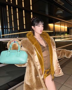 Minnie Instagram - Can't wait for the show! @miumiu 🤎✨ #MiuMiuSS24 #광고