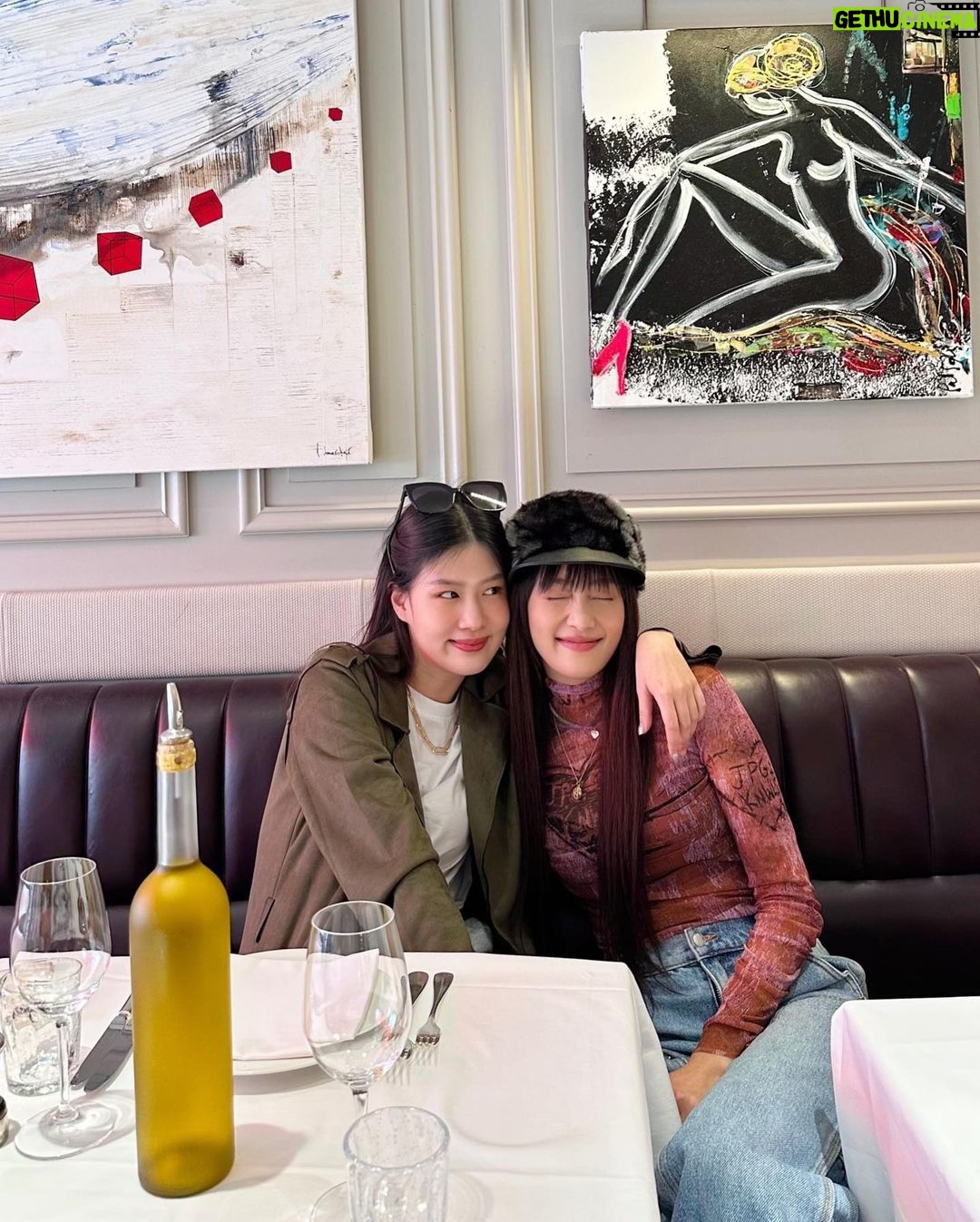 Minnie Instagram - London trip with my bestie after tour😋🇬🇧 London, United Kingdom