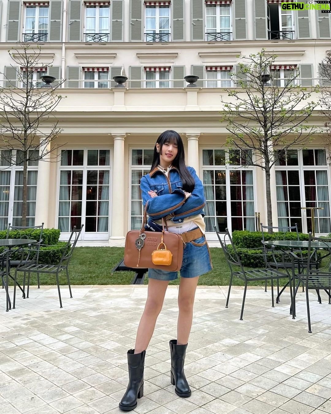 Minnie Instagram - Super Ready!🤎 #MiuMiuFW24 @MiuMiu #MiucciaPrada Paris, France