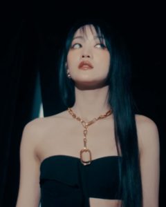 Minnie Instagram - 🖤✨ @cosmopolitankorea @pomellato