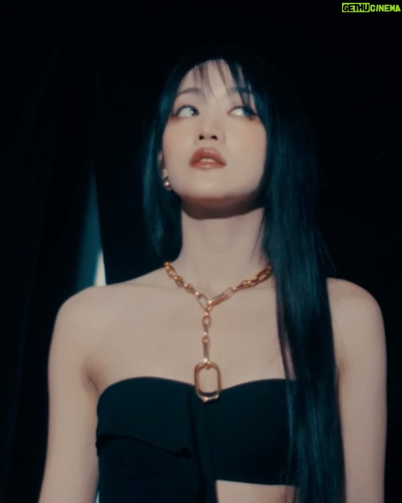 Minnie Instagram - 🖤✨ @cosmopolitankorea @pomellato