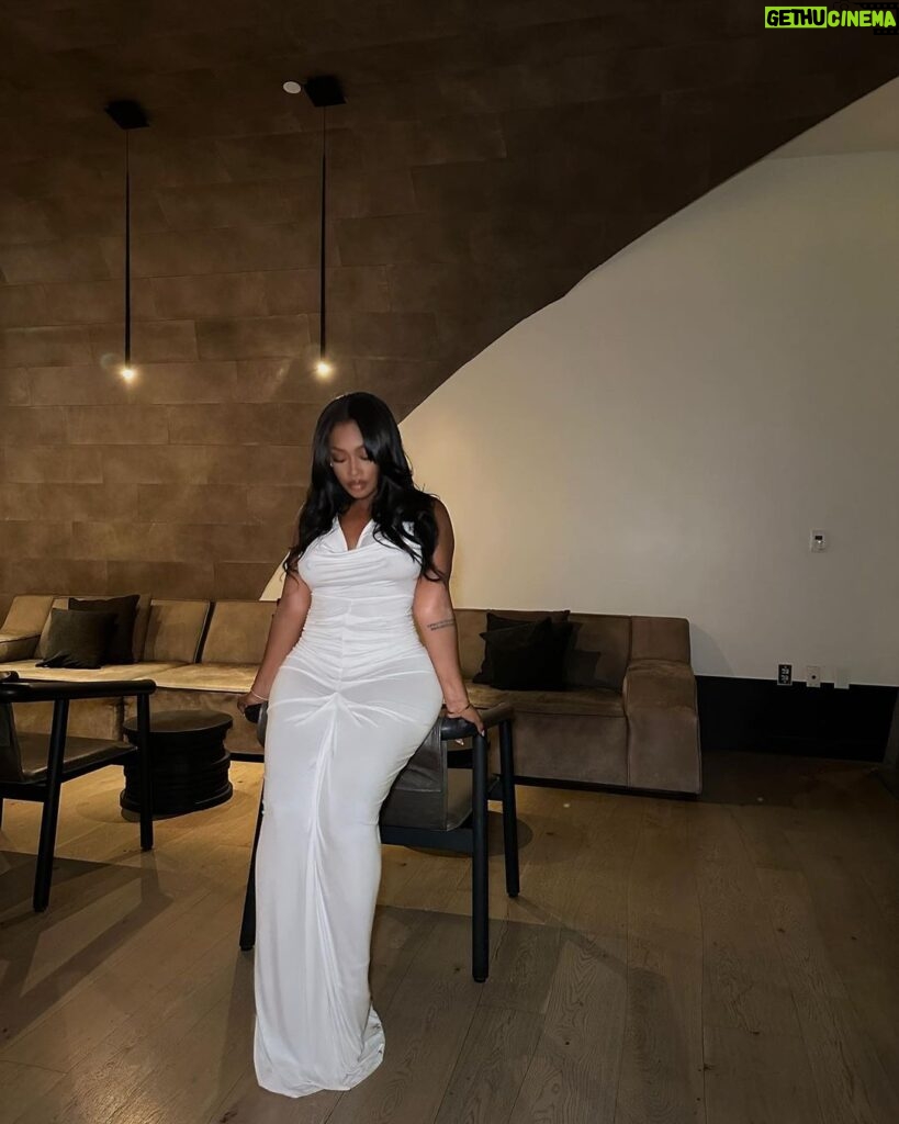 Miracle Watts Instagram - I only deserve the best … Dress @miracleskloset