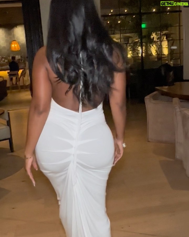 Miracle Watts Instagram - I only deserve the best … Dress @miracleskloset