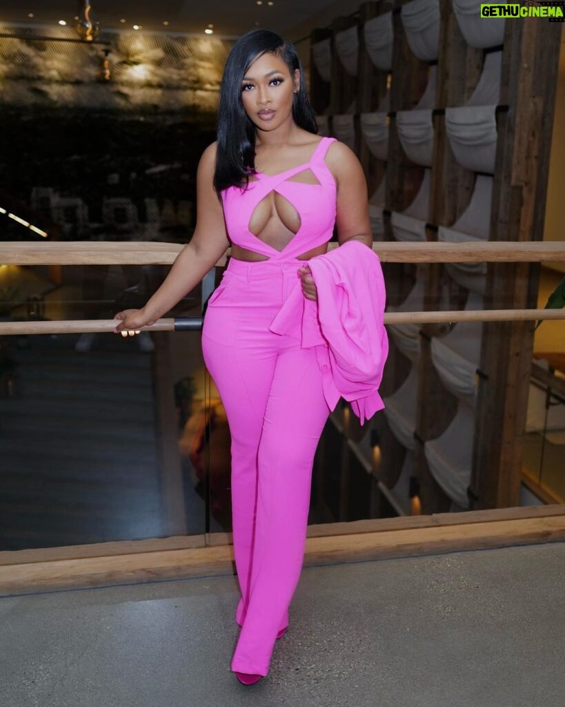 Miracle Watts Instagram - Black Girls In Pink 💕 Outfit : @miracleskloset Search “Balia”