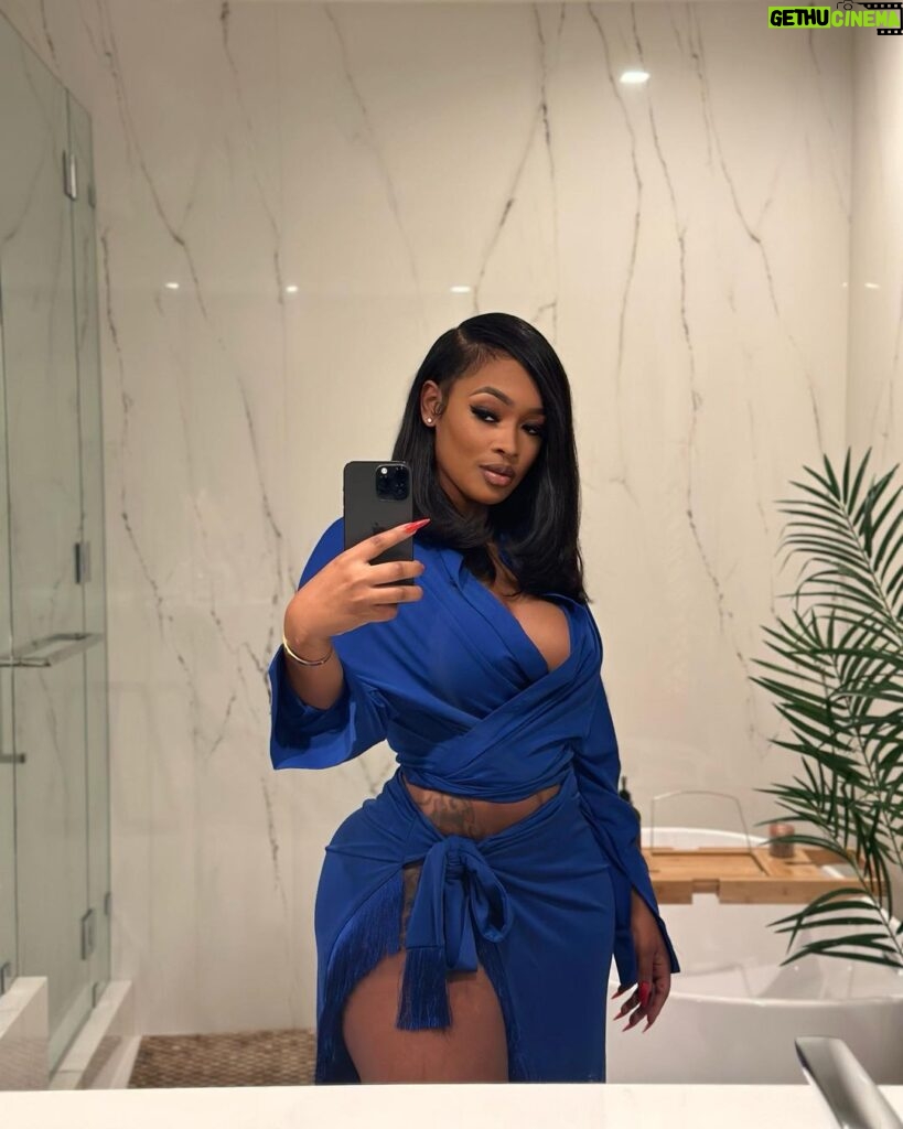 Miracle Watts Instagram - Got Dressed & Got Stood Up… So here are my mirror pics lol Outfit : @miracleskloset