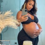 Miracle Watts Instagram - Y’all think I’m having a girl or boy ? Outfit : @miracleskloset “Sensation Set” 🖤