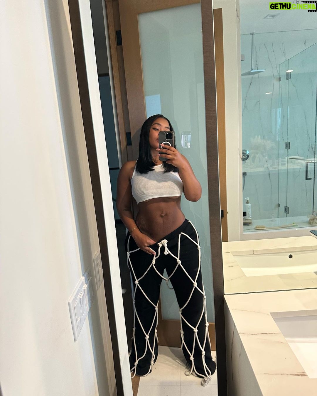 Miracle Watts Instagram - Hi mom. @dontletmomfindout
