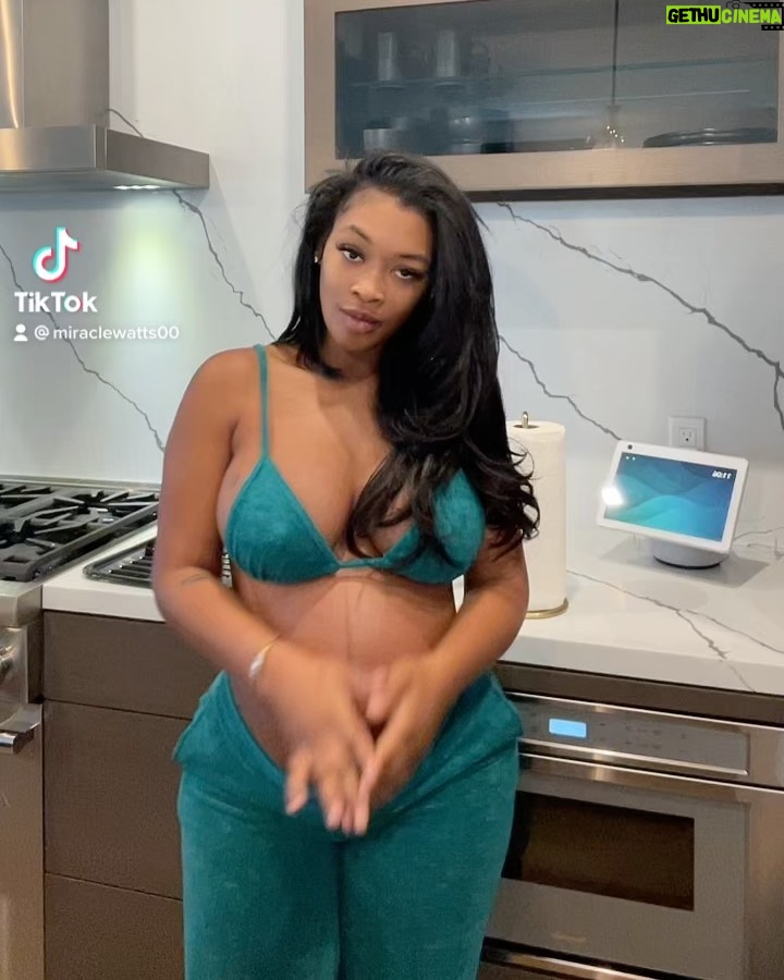 Miracle Watts Instagram - 🥰😂anyways, @miracleskloset 4th of July Sale 💕 All basics and swimsuit $35 & under…