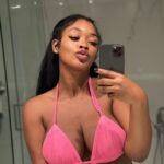 Miracle Watts Instagram – Pretty in Pink 🌸

SET : @miracleskloset
I’m wearing a large to secure this A$$$$!!