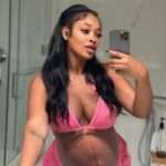 Miracle Watts Instagram – Pretty in Pink 🌸

SET : @miracleskloset
I’m wearing a large to secure this A$$$$!!