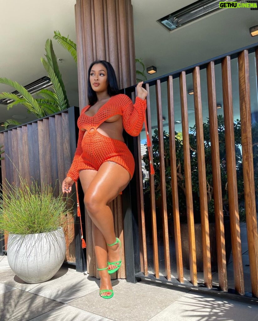 Miracle Watts Instagram - I wore orange lipstick to match my orange toes 🍊 Outfit @miracleskloset